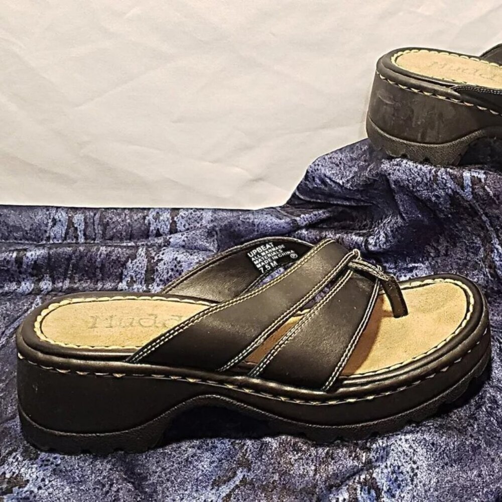 Mudd Upbeat chunky wedge sandal US 7.5